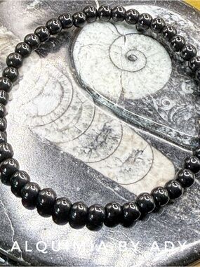 BARELY THERE minimal + BLACK ONYX BRACELET